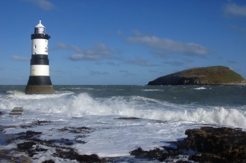 Trwyn Du lighthouse, Penmon, Anglesey (photo © Warren Kovach)